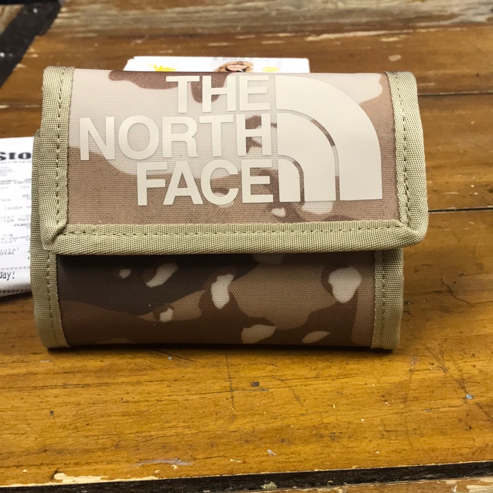 North face wallet